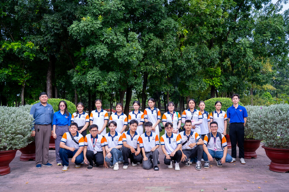 Kết thúc chuyến viếng mộ tại Nghĩa trang Liệt sĩ Thành phố Hồ Chí Minh