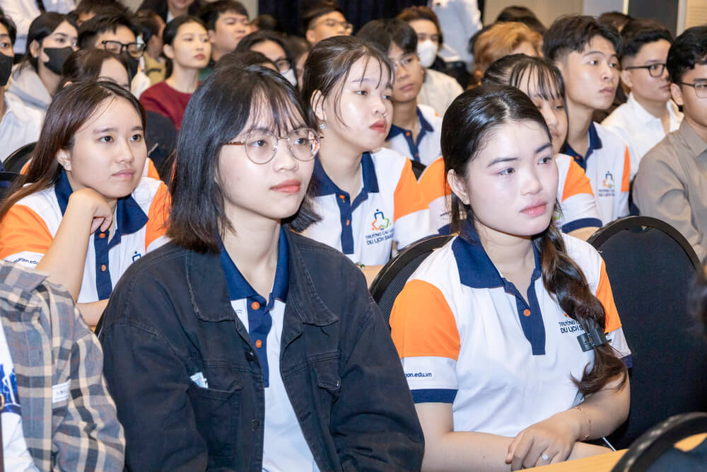 Tân sinh viên nhập học khóa 30.07.2025