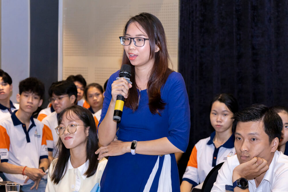 Bà Nguyễn Phạm Thanh Trúc - Nhân viên, Công ty CPTM Thiết bị Chiếu sáng Cơ bản (Cựu sinh viên lớp CDKS06N11) chia sẻ