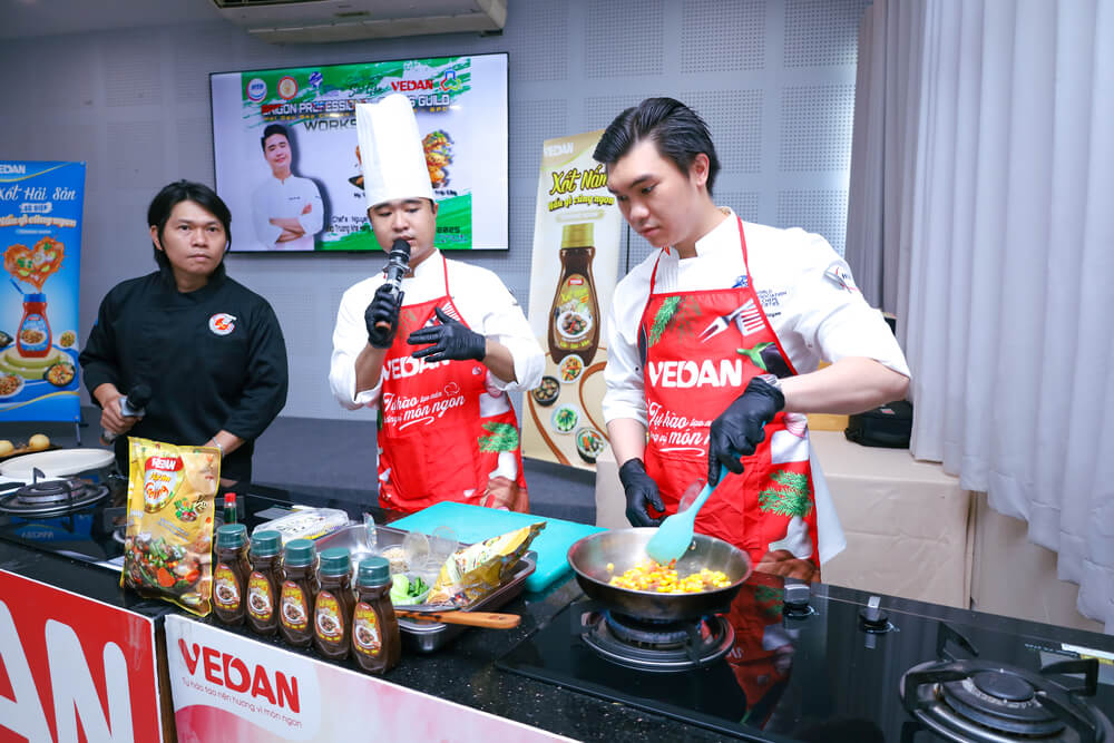 Chef Nguyễn Hồng Thích hướng dẫn thực hiện 2 món chay đặc sắc