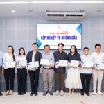 Học viên được trao chứng chỉ nghiệp vụ hướng dẫn và chứng nhận sau khi hoàn thành khóa học