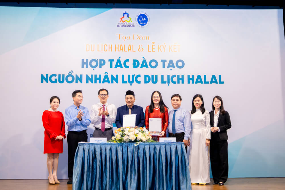 Lễ ký kết hợp tác đào tạo nguồn nhân lực Du lịch Halal giữa Trường Cao đẳng Du lịch Sài Gòn và Công ty TNHH Halal Việt Nam