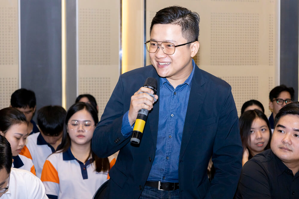 Ông Lê Ngọc Hưng – Front Office Supervisor, Khách sạn The Reverie Saigon (Cựu sinh viên lớp CDKS08N01) chia sẻ