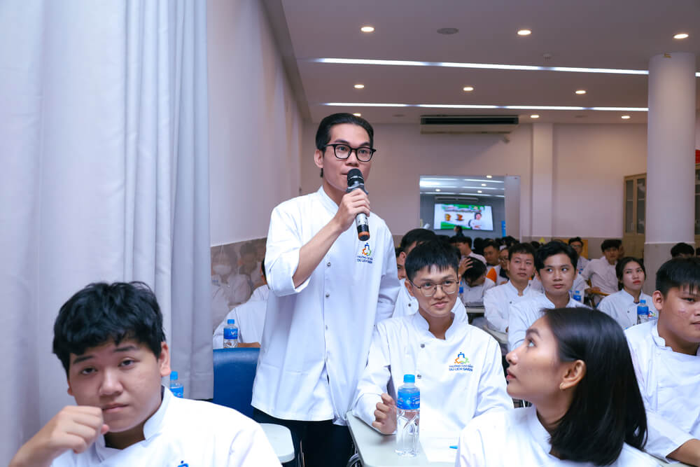 Sinh viên ngành Bếp đặt câu hỏi