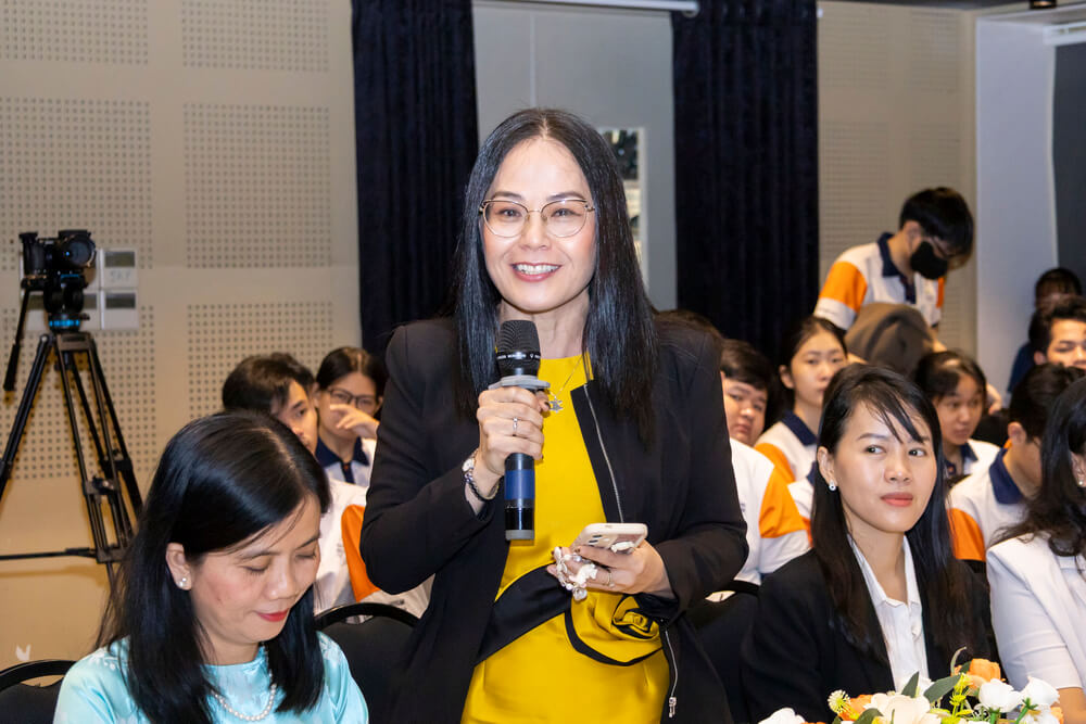 Th.S Ngô Thị Quỳnh Xuân - Hiệu Trưởng Nhà trường phát biểu