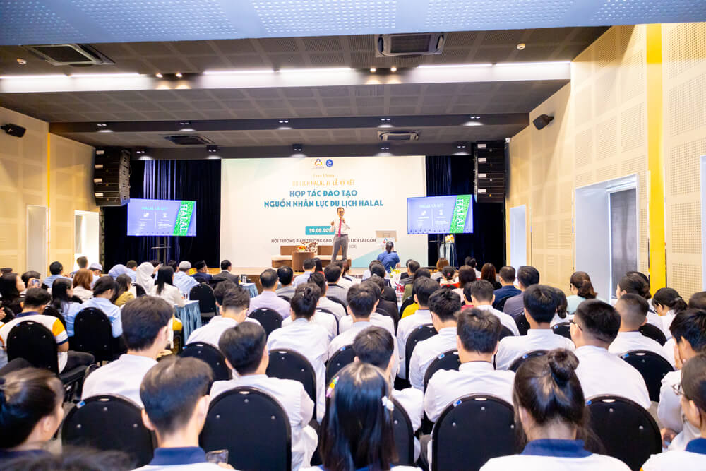 Toàn cảnh Tọa đàm Du lịch HALAL & Lễ ký kết hợp tác đào tạo nguồn nhân lực Du lịch Halal giữa Trường Cao đẳng Du lịch Sài Gòn và Công ty TNHH Halal Việt Nam