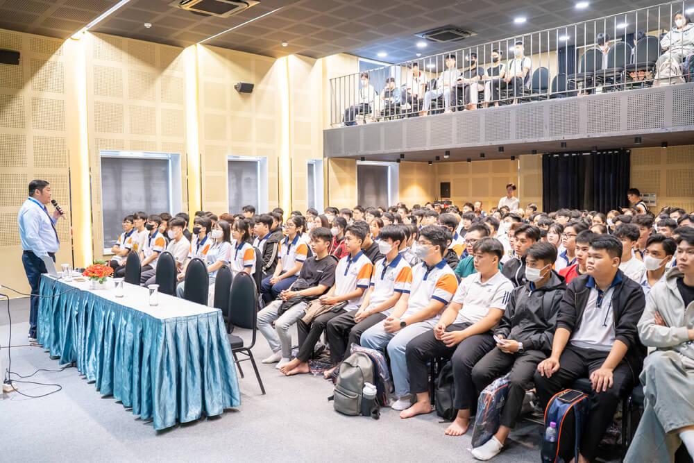 Sinh hoạt đầu khóa