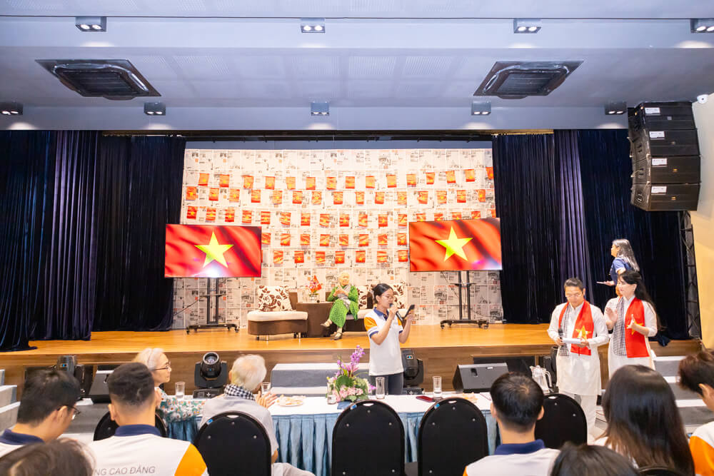 Sinh viên giao lưu tại chuyên đề