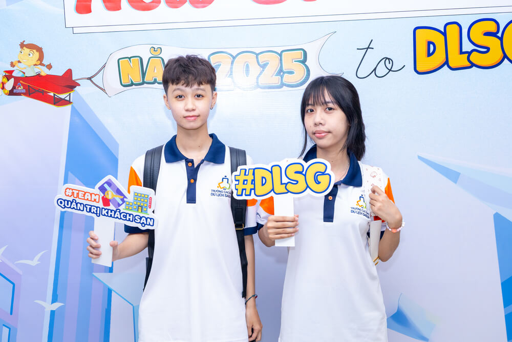 Tân sinh viên nhập học
