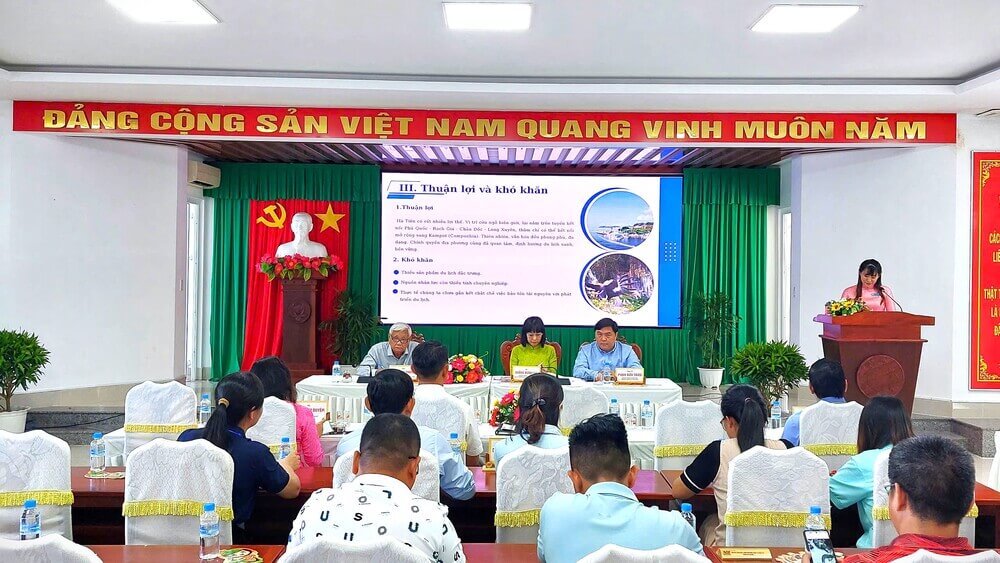 Toàn cảnh tọa đàm “Xây dựng tuyến, điểm và phát triển sản phẩm Du lịch tỉnh An Giang”