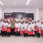 Các đội tham gia cuộc thi được tặng quà từ Công ty Masan
