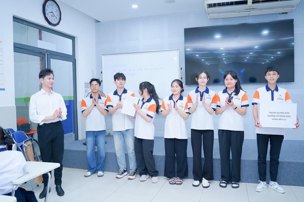 Câu lạc bộ Sinh viên Tình nguyện thực hiện chương trình kêu gọi quyên góp