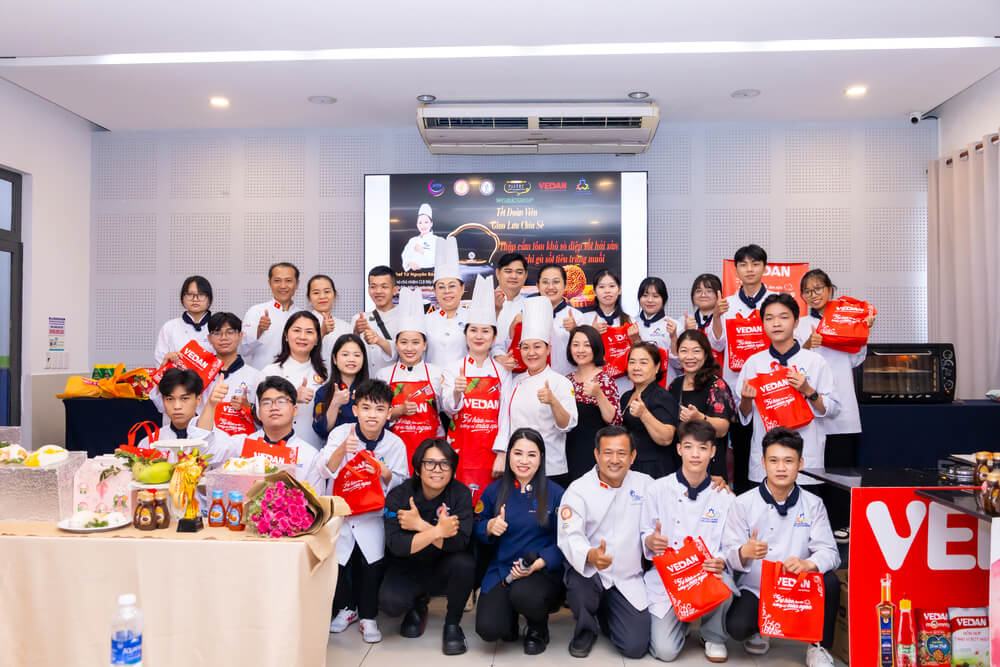 Chụp ảnh lưu niệm sau chuyên đề