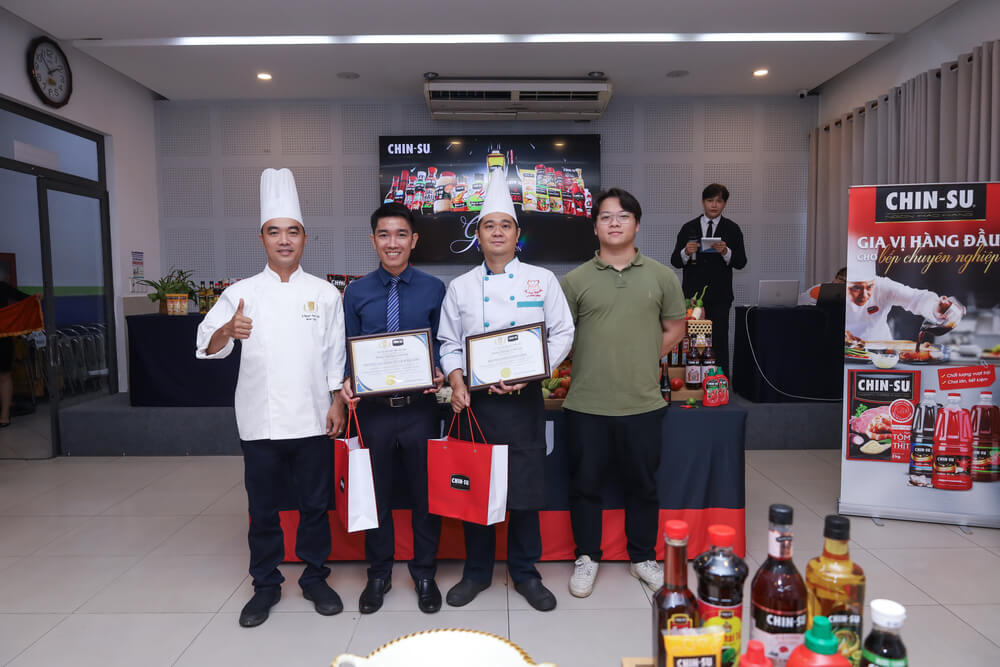 Công ty Masan và Chi hội Siêu đầu bếp Việt Nam gửi thư cảm đến Trường và chef demo