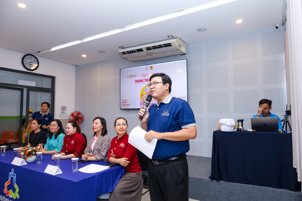 MC giới thiệu cuộc thi
