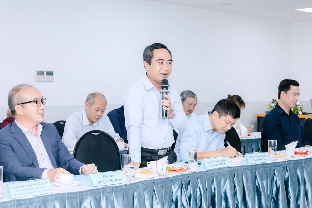 Ông Thái Doãn Hồng, Tổng giám đốc Công ty Cổ phần Du lịch Công Đoàn TPHCM phát biểu tại tọa đàm