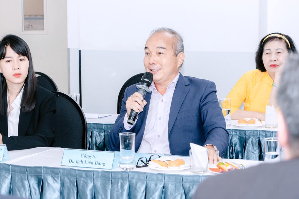 Ông Từ Quý Thành, Giám đốc Công ty Du lịch Liên Bang phát biểu tại tọa đàm