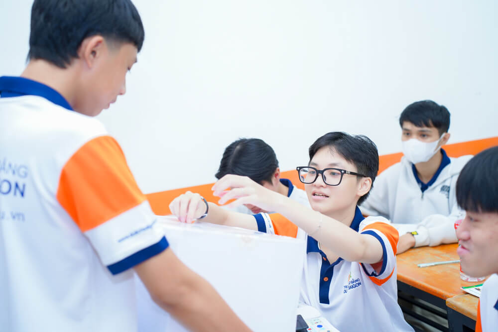Sinh viên Du lịch Sài Gòn đóng góp chia sẻ cùng đồng bào bão lũ