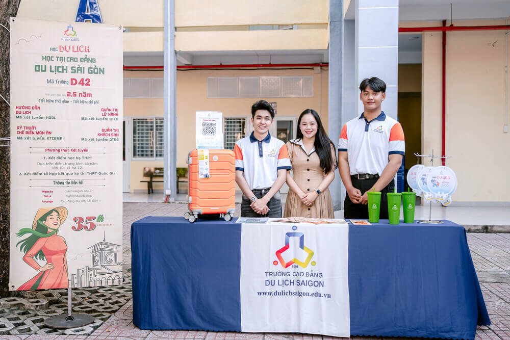 Team dự khai mạc chương trình Tư vấn tuyển sinh
