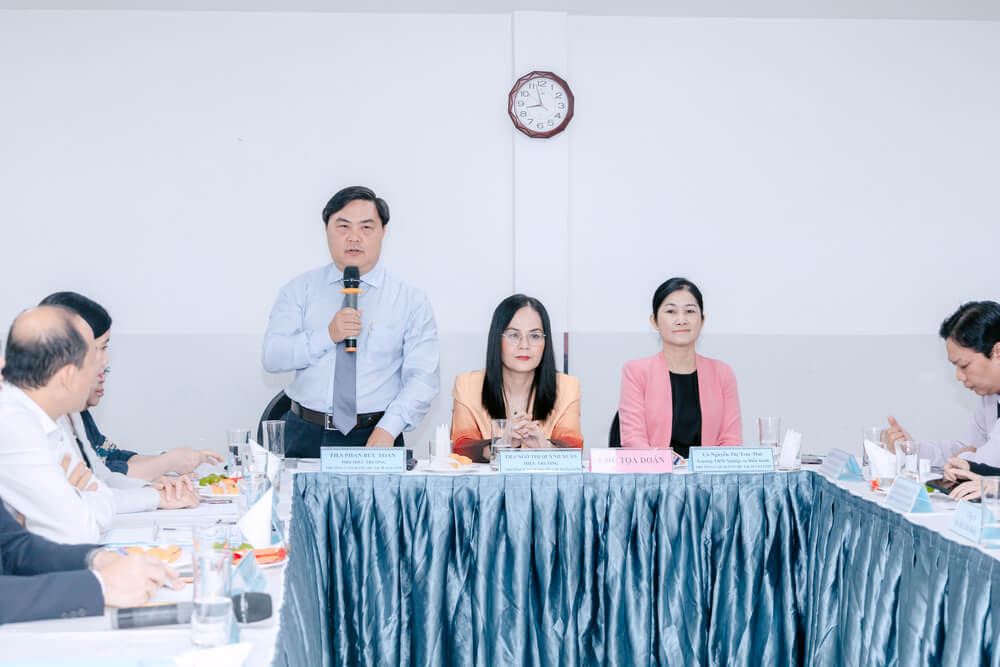 Th.S Phan Bửu Toàn phát biểu tại tọa đàm