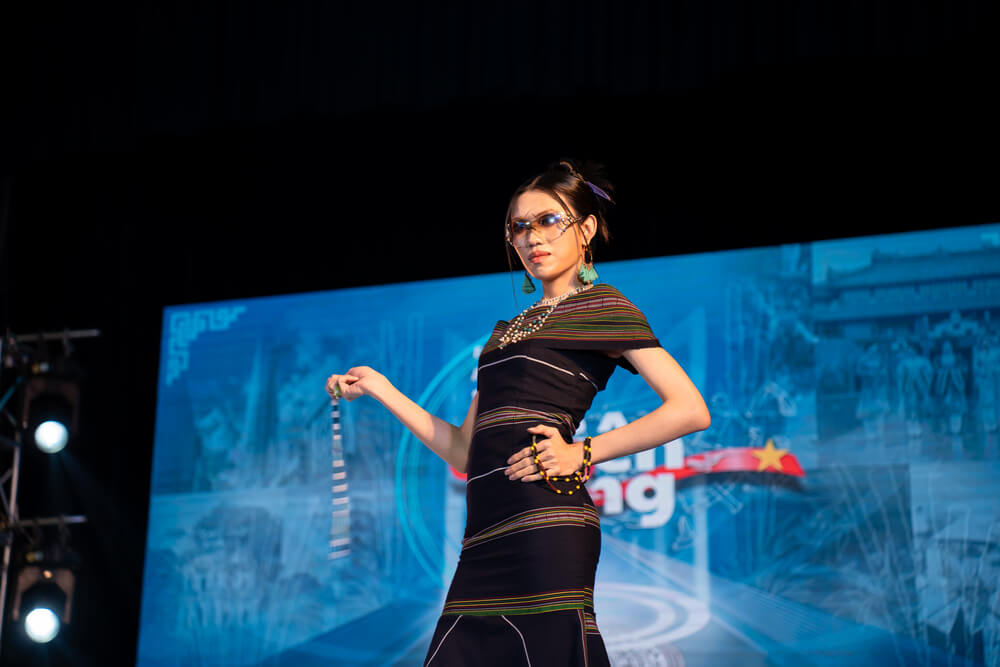 Thần thái catwalk ngút ngàn