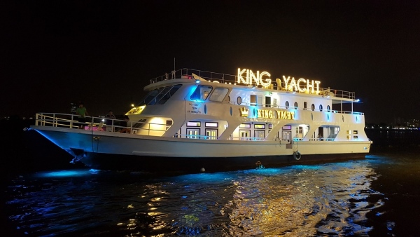 Ăn tối và chiêm ngưỡng Bến Nhà Rồng, Bến Bạch Đằng trên du thuyền King Yacht