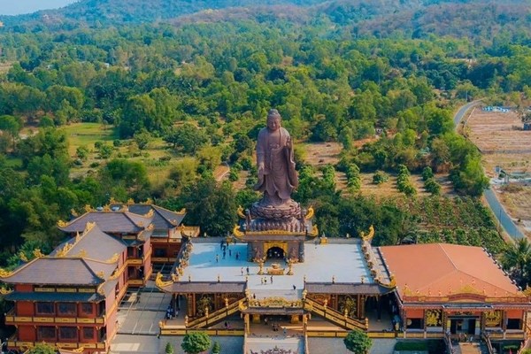 Vẻ đẹp uy nghiêm của Chùa Kim Tiên (Phật Đài Kim Tiên) giữa vùng Bảy Núi An Giang