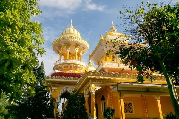 Ngôi chùa Tây An với mái vòm độc đáo mang lại cảm giác vừa trang nghiêm vừa lộng lẫy