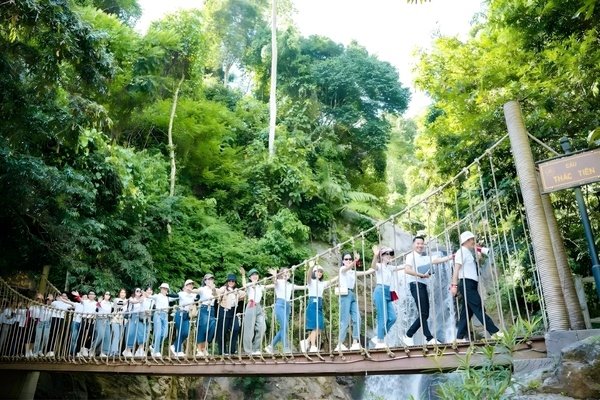 Hành trình du lịch thực tế chính là cơ hội để gắn kết, rèn luyện kỹ năng và tận hưởng vẻ đẹp của núi rừng
