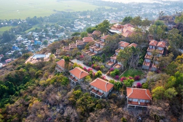 Điểm dừng chân lý tưởng trên Núi Sam, nơi vừa nghỉ dưỡng yên bình, vừa chiêm ngưỡng toàn cảnh thành phố Châu Đốc từ trên cao