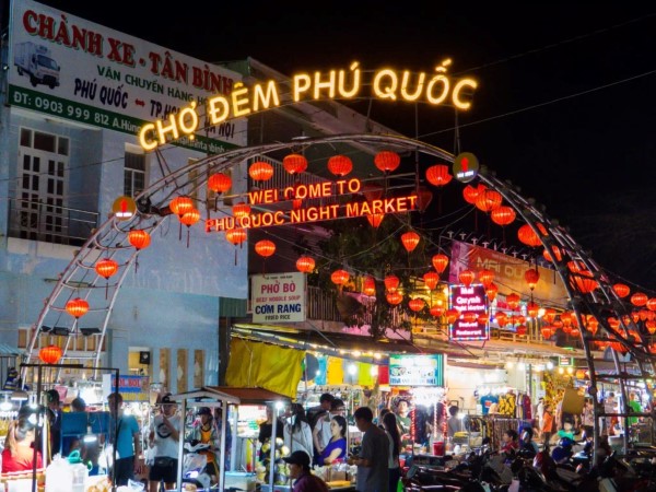 Trải nghiệm du lịch Phú Quốc về đêm tại Dinh Cậu và thưởng thức các món đặc sản