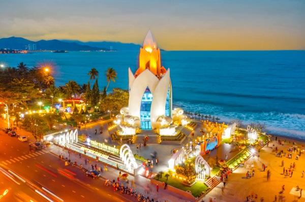 Đi du lịch Nha Trang về đêm là trải nghiệm không thể bỏ qua