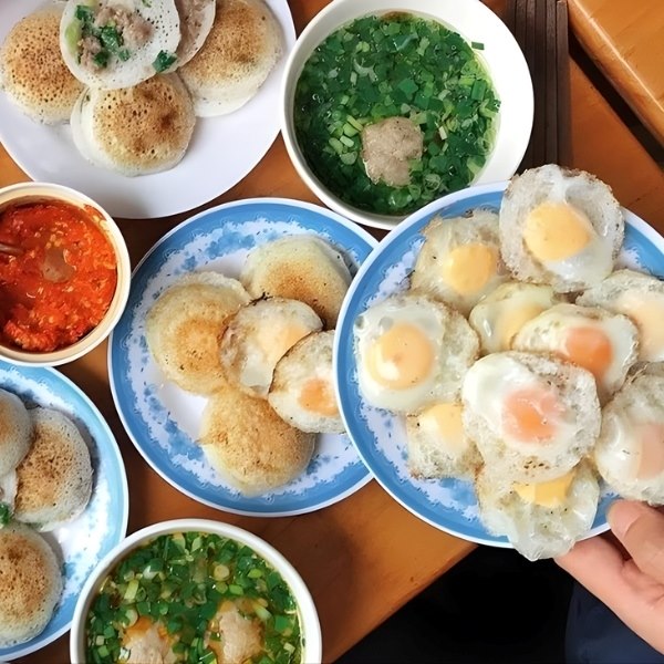 Khám phá hương vị đường phố Lâm Đồng với món Bánh căn trứ danh