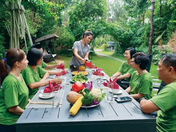 Du lịch sức khỏe (Wellness Tourism) là loại hình du lịch tập trung vào nâng cao sức khỏe toàn diện