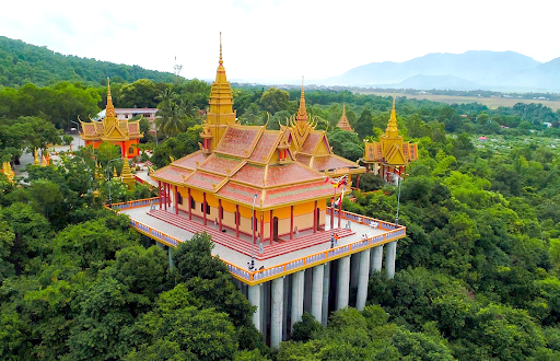 Chùa Tà Pạ – Ngôi chùa Khmer uy nghi trên núi ở An Giang