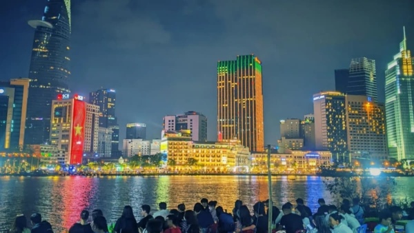 Bờ kè hầm Thủ Thiêm - địa điểm vừa chill vừa ngắm cảnh TP. Hồ Chí Minh tuyệt đẹp về đêm