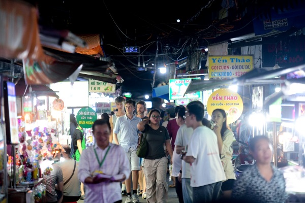 Chợ Hồ Thị Kỷ - thiên đường ăn vặt của TP. Hồ Chí Minh khi về đêm