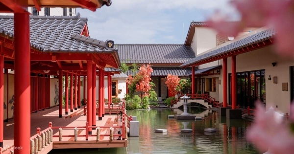 Tận hưởng tắm khoáng nóng mang phong cách Nhật Bản tại Mikazuki Water Park