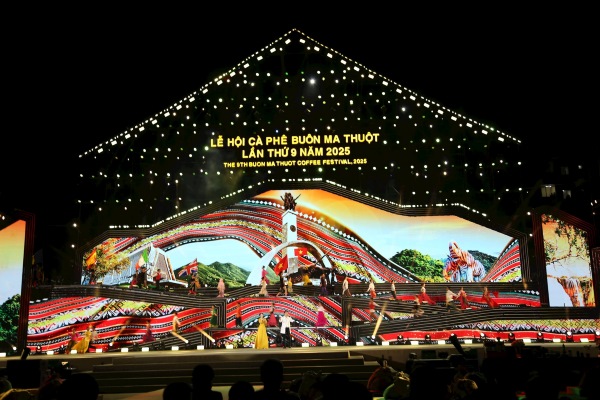 Tham gia Lễ hội Cà phê vào tháng 3 tại Buôn Ma Thuột để tìm hiểu văn hóa đặc sắc của thành phố khi về đêm