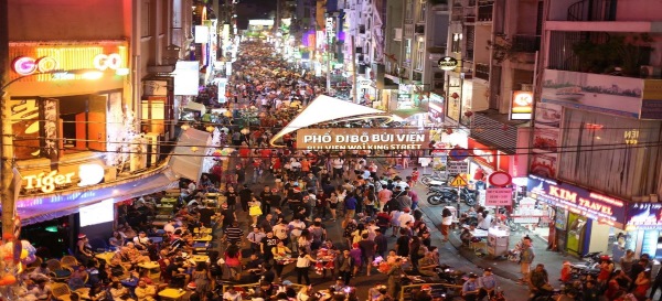 Phố Tây Bùi Viện là điểm đến sôi động tại TP. HCM khi về đêm