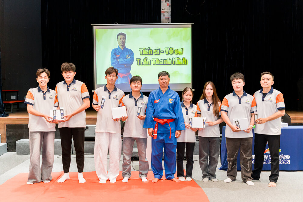 Các nhóm sinh viên thực hành tốt