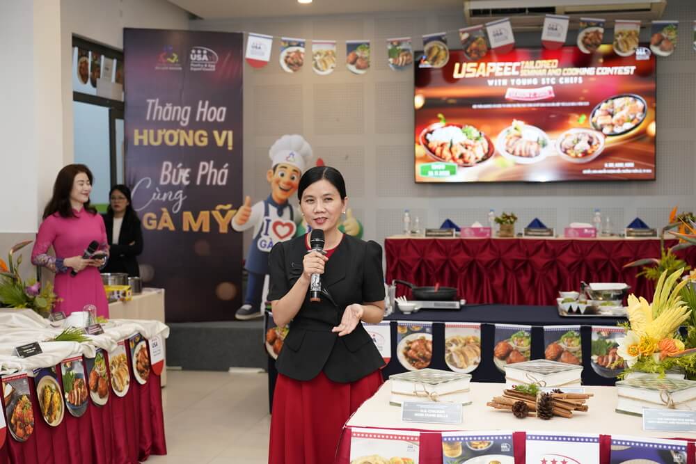 Phó Trưởng Khoa Khách sạn - Nhà hàng Cô Trần Thị Quế Châu phát biểu