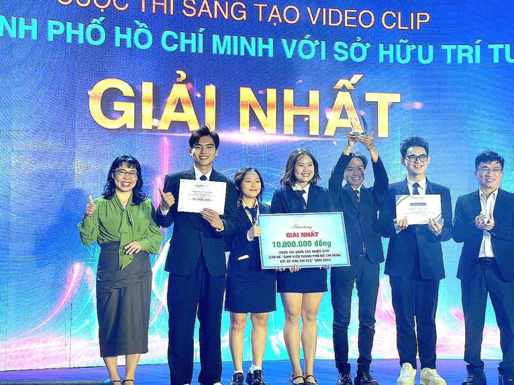 Sinh viên đến từ Khoa Lữ hành - Trường Cao đẳng Du lịch Sài Gòn đã xuất sắc giành được GIẢI NHẤT tại cuộc thi sáng tác Video Clip mang chủ đề Sinh viên TP. Hồ Chí Minh với Sở hữu trí tuệ