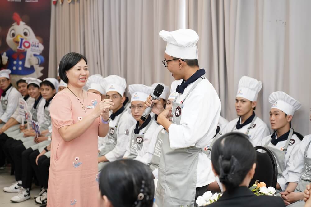 Sinh viên phát biểu tại Buổi tập huấn