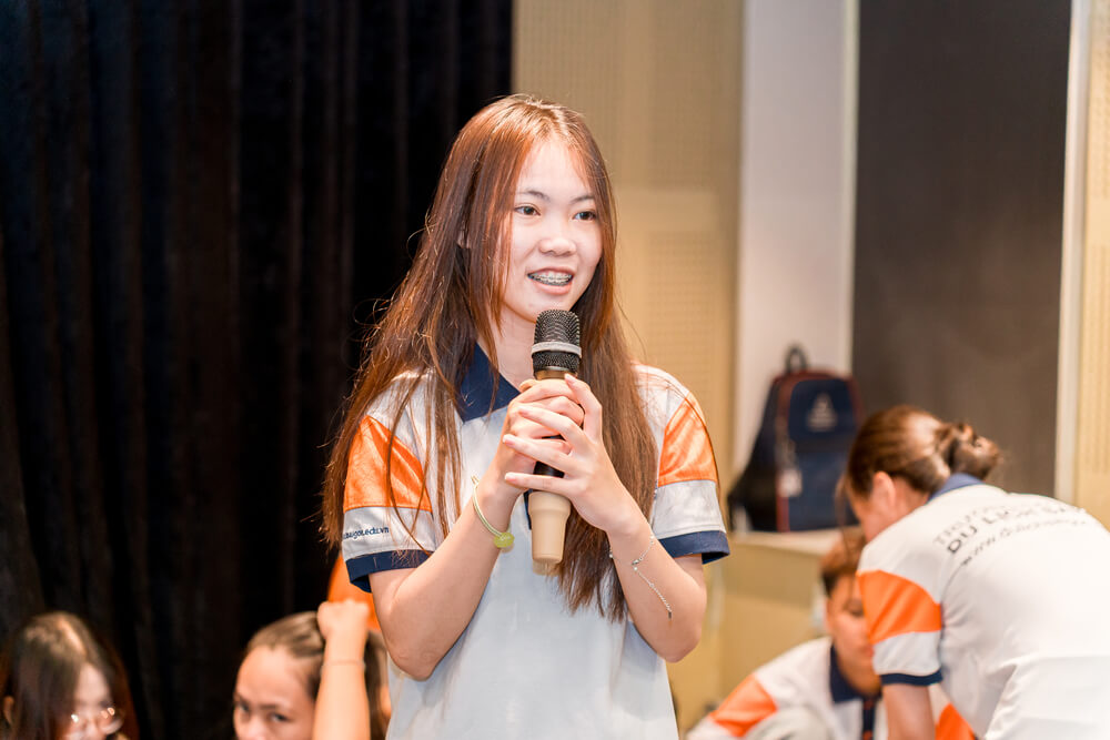 Sinh viên phát biểu tại chuyên đề