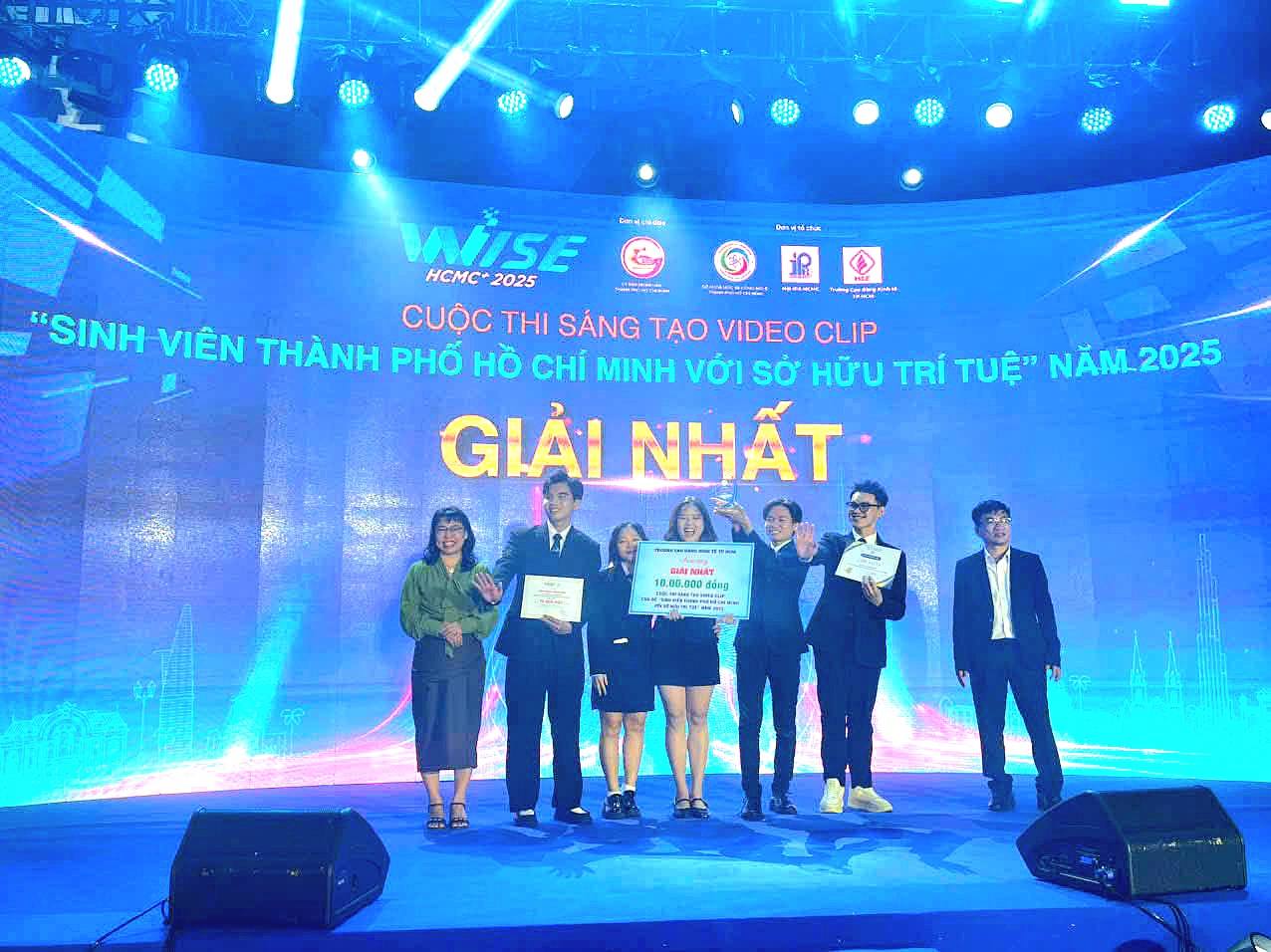 Tác phẩm dự thi mang tên Âm nhạc được thực hiện bởi nhóm A film by 13 giành giải nhất