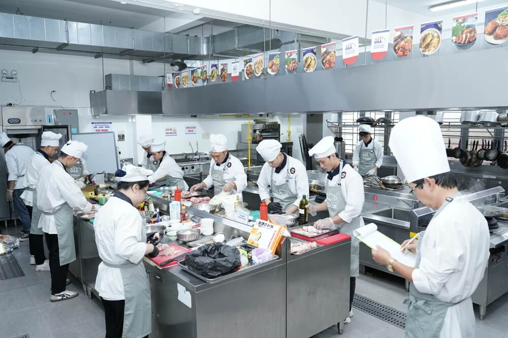 Vòng Chung kết Cuộc thi “Sáng tạo Ẩm thực cùng Gà Mỹ dành cho Đầu bếp Trẻ Cao đẳng Du lịch Sài Gòn – Mùa 2 năm 2025”