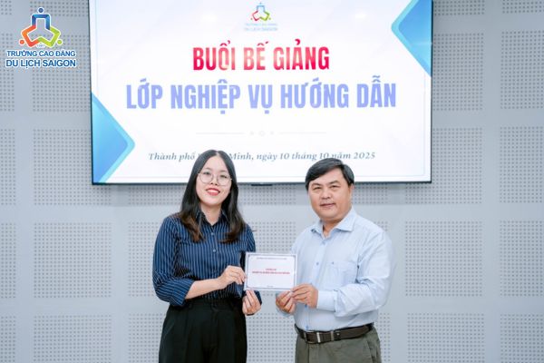 Tham gia các khóa đào tạo ngắn hạn để rèn luyện kỹ năng chuyên môn đáp ứng xu hướng tuyển dụng của ngành Du lịch