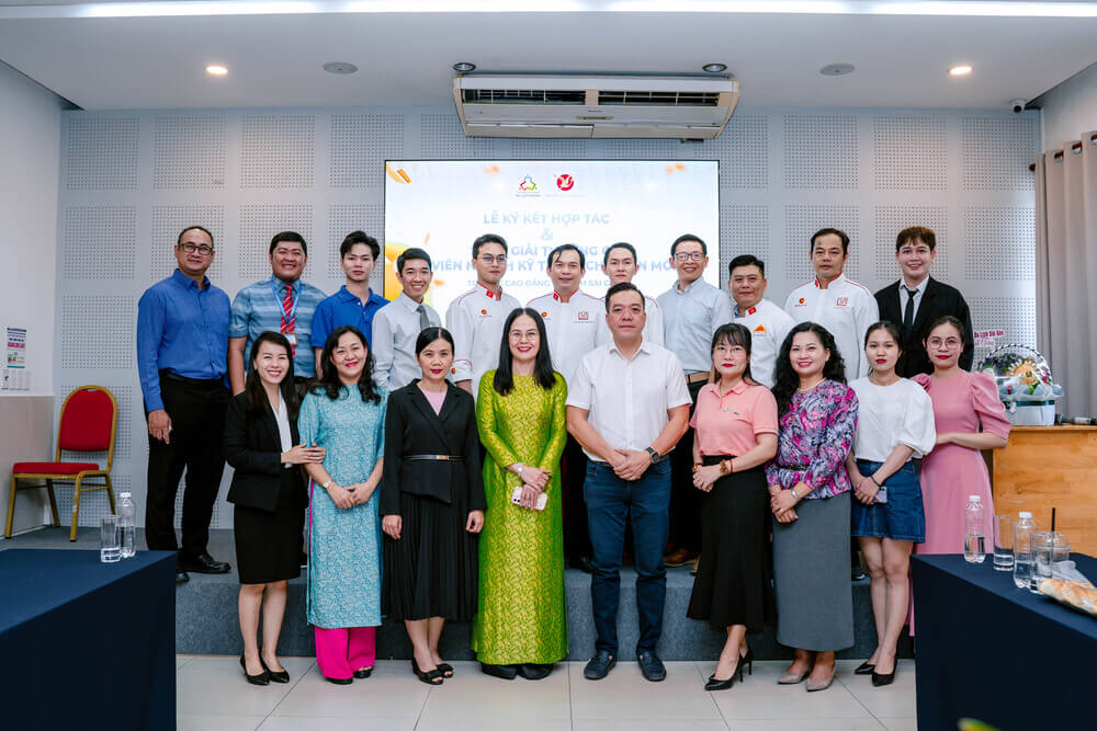 Ảnh lưu niệm giữa các đại biểu