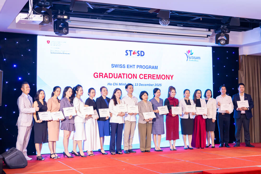 Chúc mừng các học viên nhận chứng nhận chương trình Swiss EHT
